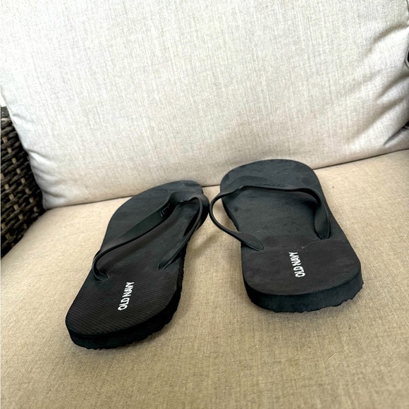 Old Navy, Men’s Flip Flops, Bundle of 2, Size 12-13 - Picture 7 of 8